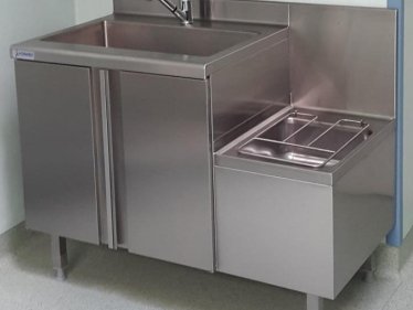 Stół ze zlewem jednokomorowym i szafką pod blatem